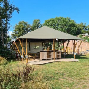 Onder de tarp