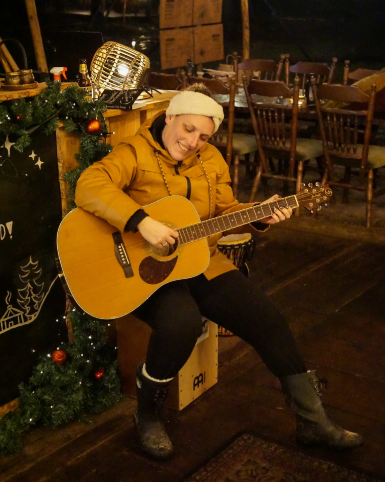 gitaar spelen bij Winterwoods